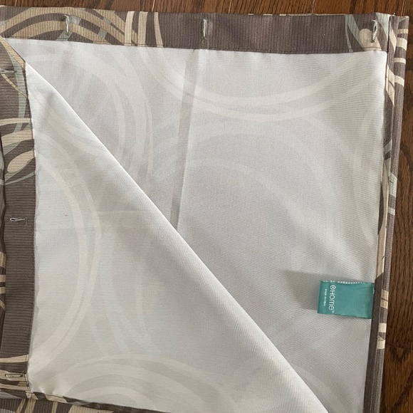 Shower curtain with matching soap dish and water glass - Picture 4 of 4